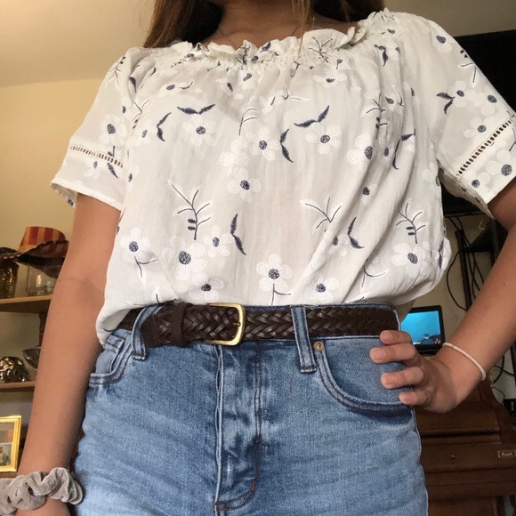 Pretty Off the Shoulder Blouse - Picture 4 of 4